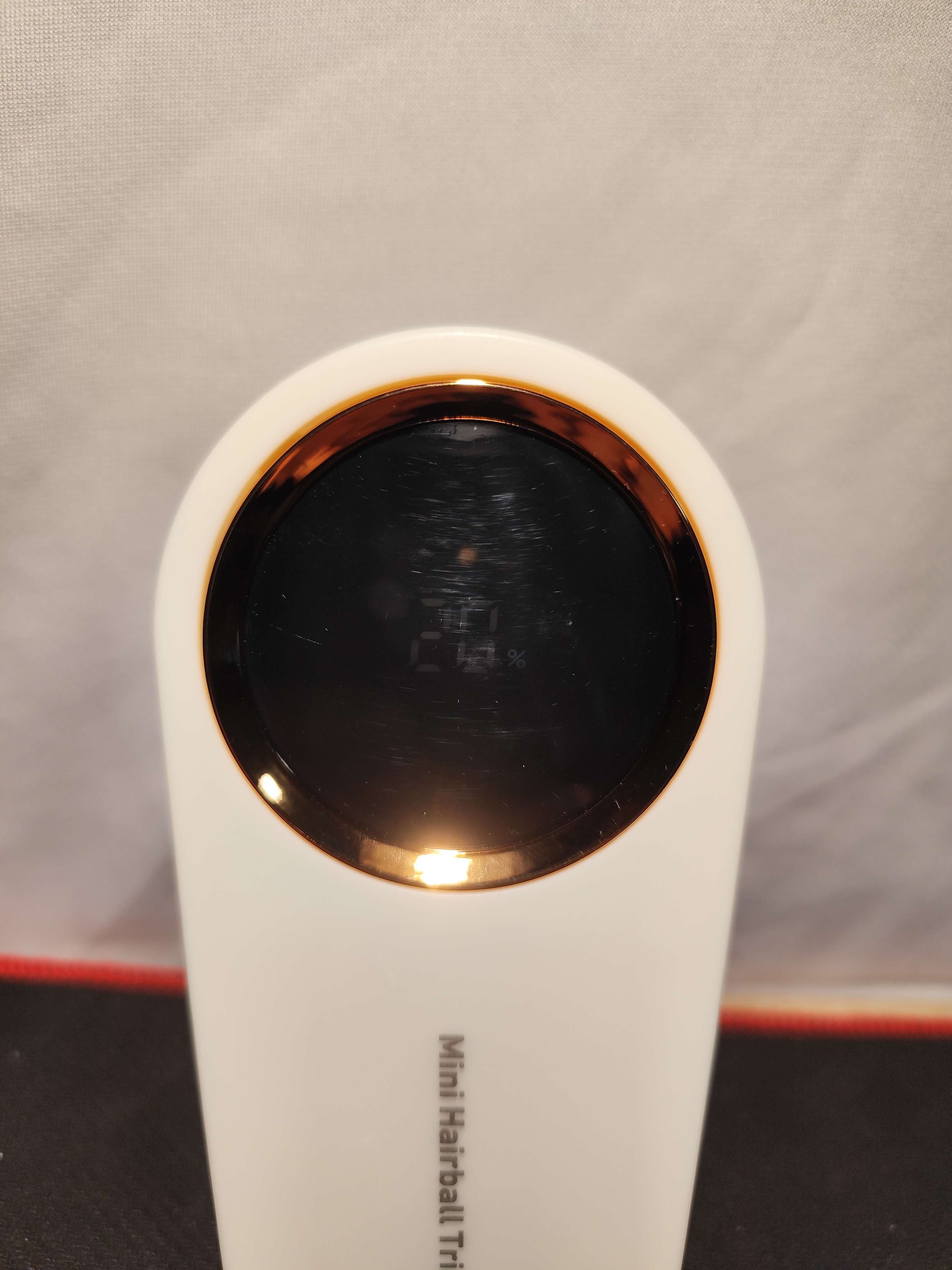 Elektroniczna golarka do ubrań